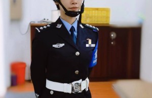 触及内心的女特警——钟劲